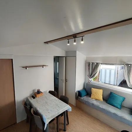 Camping Mobile 4 Pers Bois Dormant 494 *